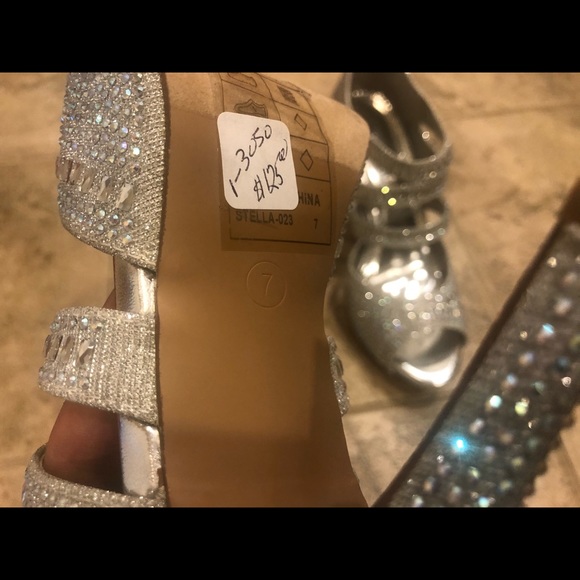 Silver heels - Picture 3 of 5